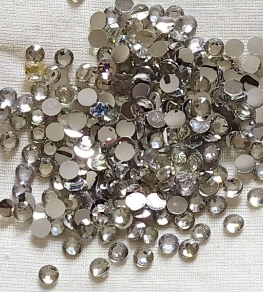 Silver Round Shape Stone For Art & Craft 4mm